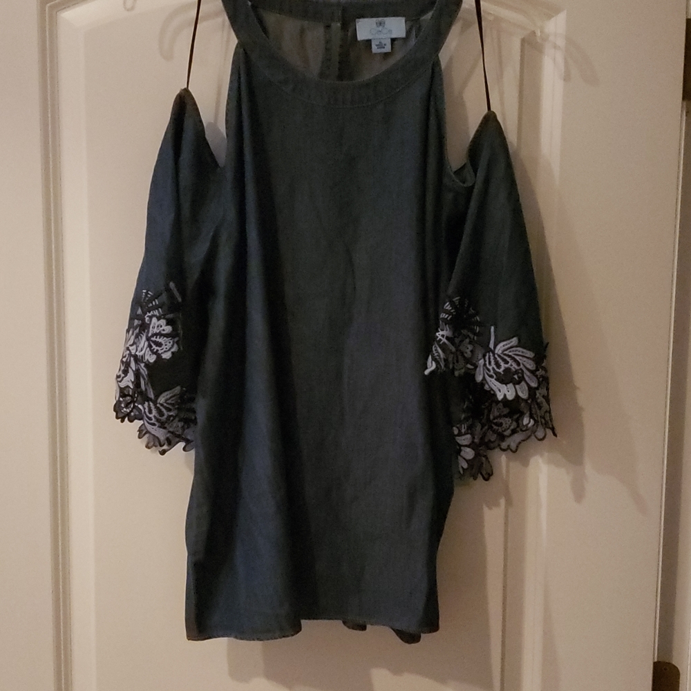 ***Plus Size XL *** Cece Denim Cold Shoulder Top